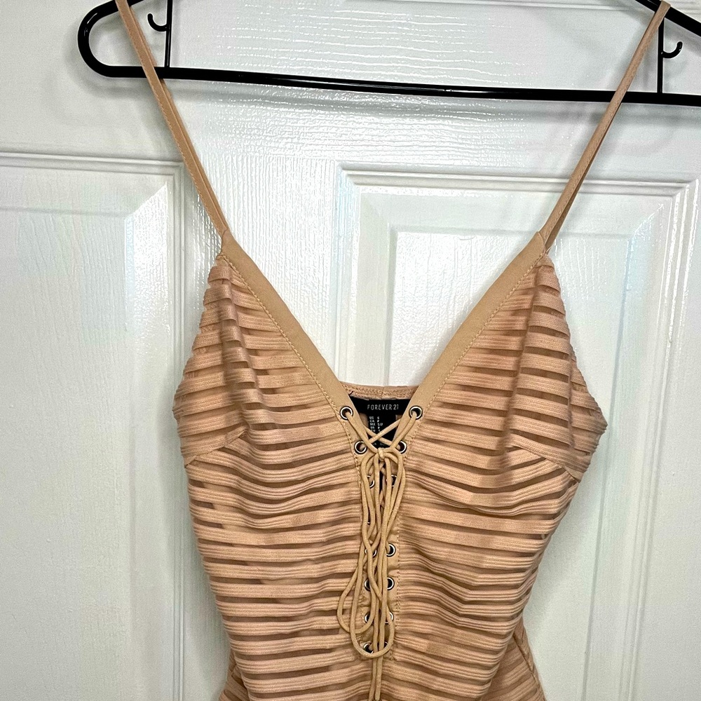 Light pinkish cream, bodysuit, tied, ruched